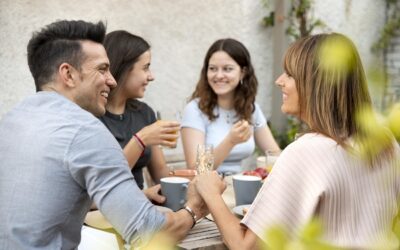 Cibo e convivialità: perché mangiare insieme rende il pasto più speciale